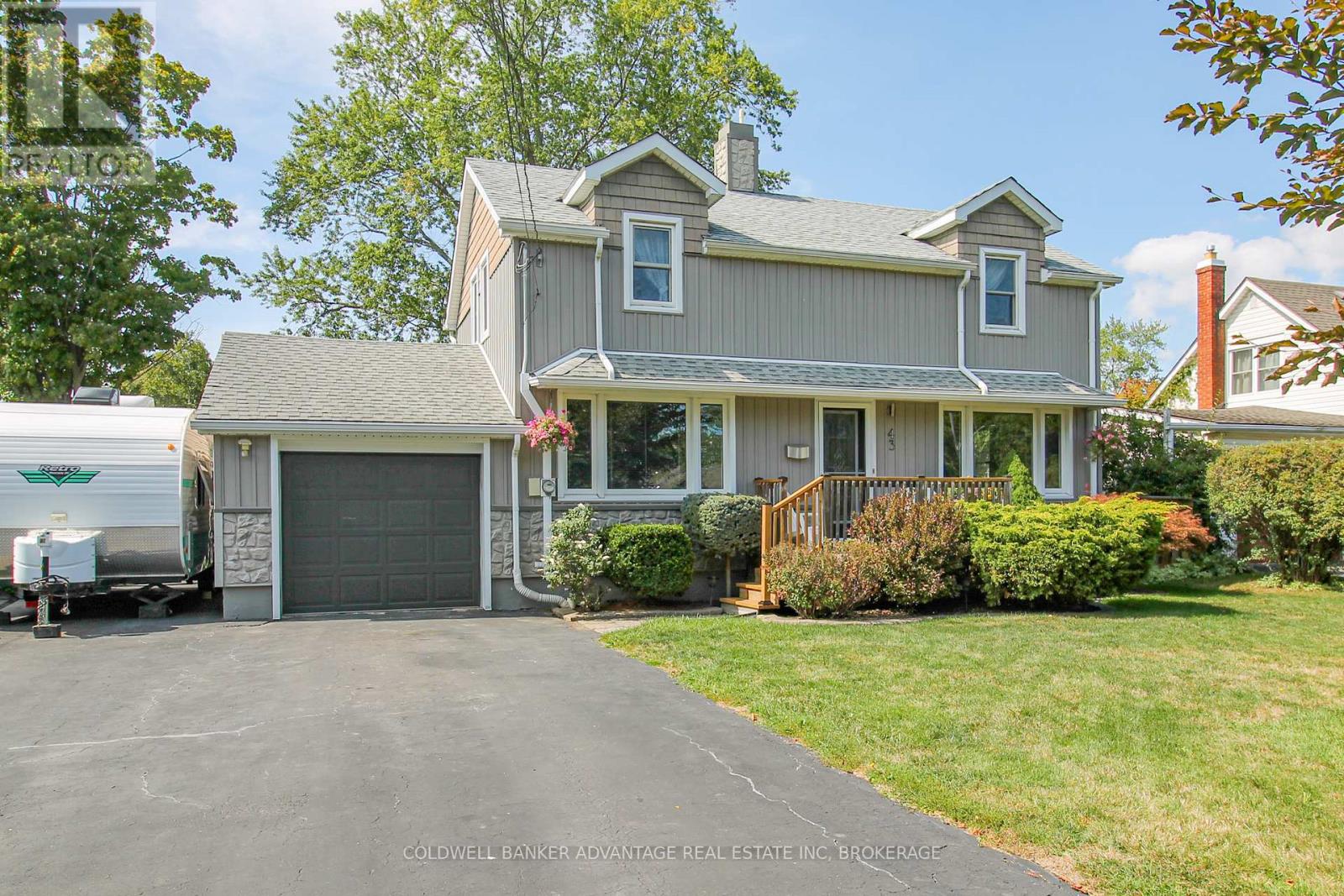 43 Gram Avenue, Welland, Ontario  L3C 1H5 - Photo 2 - X12405430