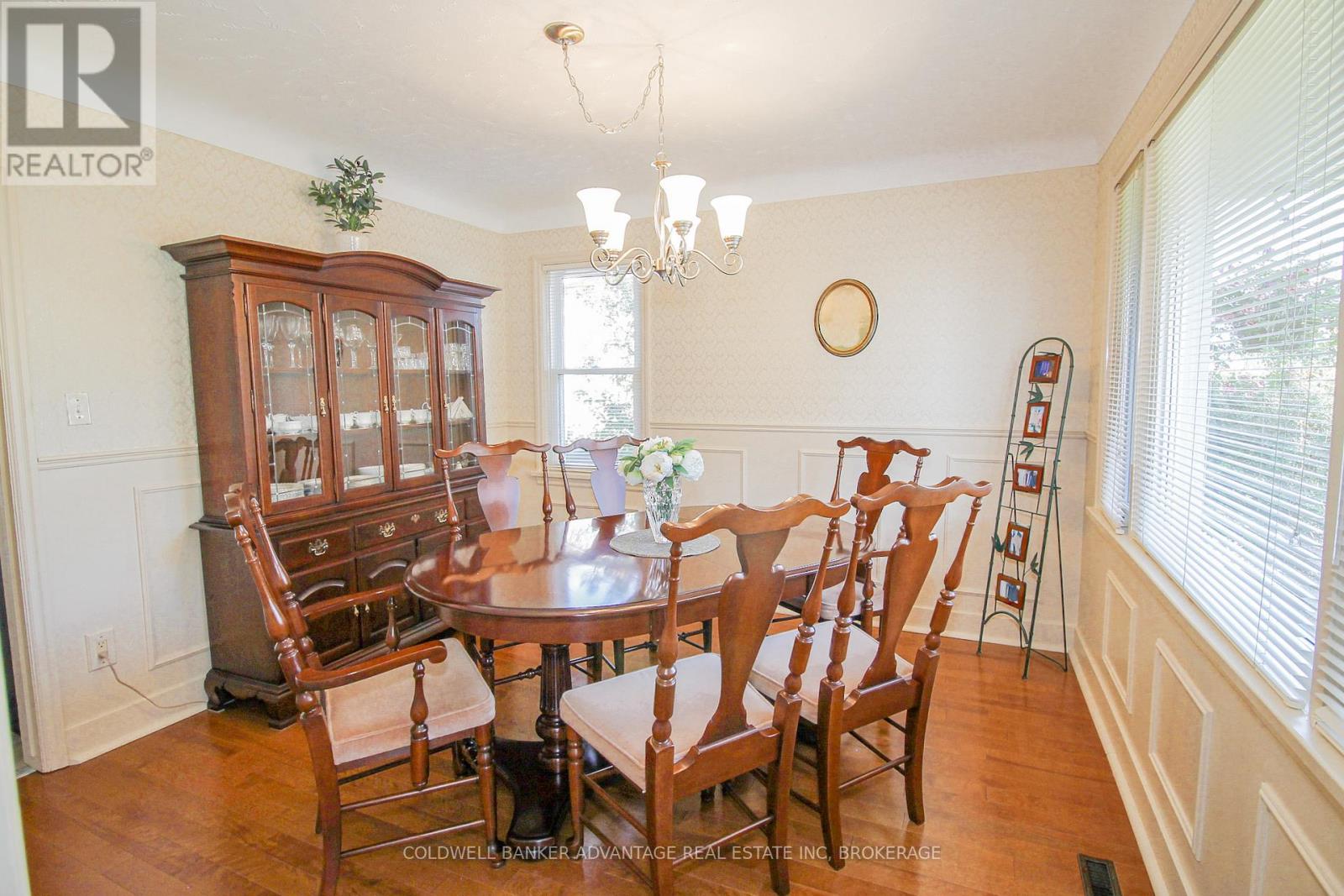 43 Gram Avenue, Welland, Ontario  L3C 1H5 - Photo 5 - X12405430