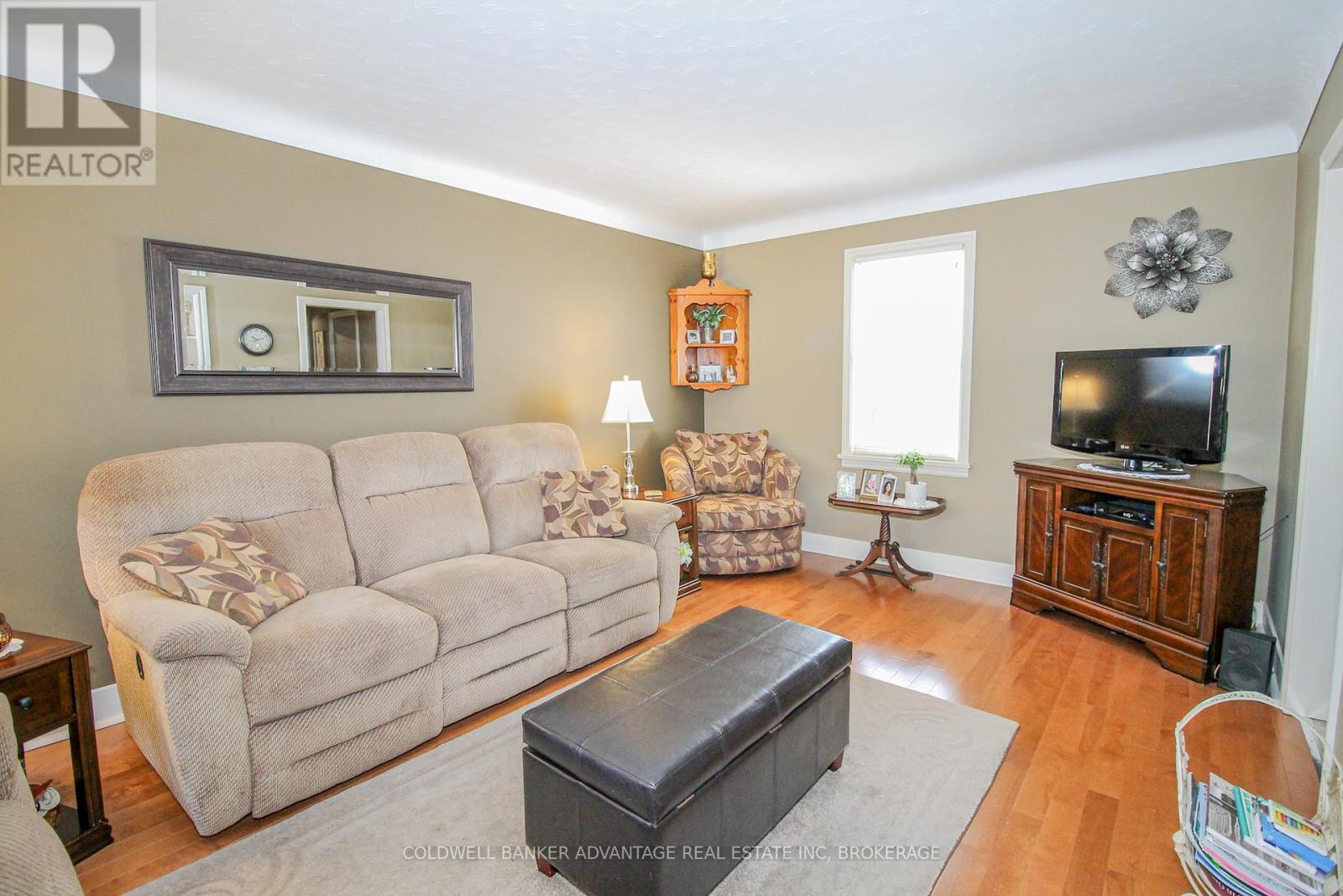 43 Gram Avenue, Welland, Ontario  L3C 1H5 - Photo 7 - X12405430