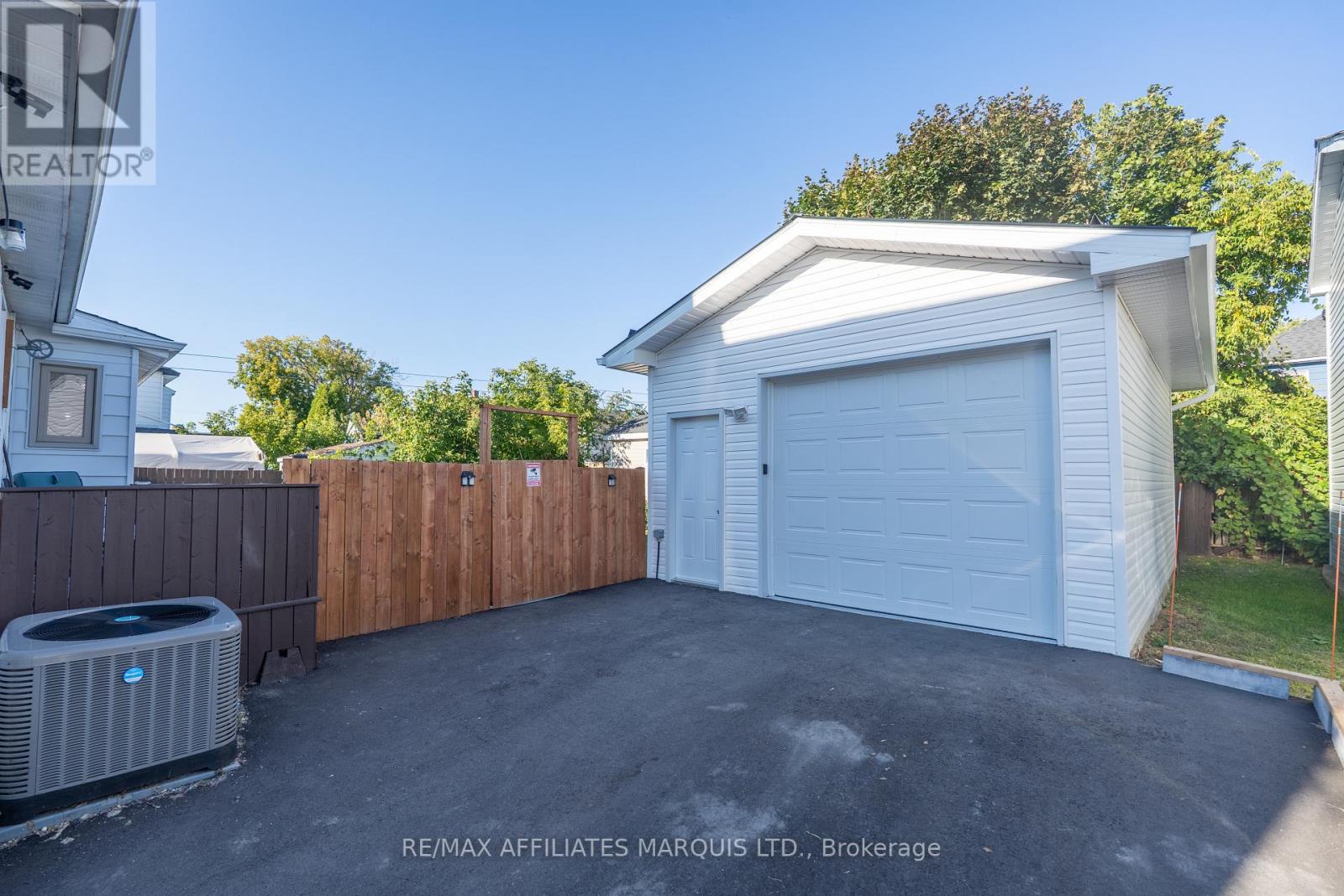 226 Louisa Street, Cornwall, Ontario  K6H 4P8 - Photo 2 - X12405406