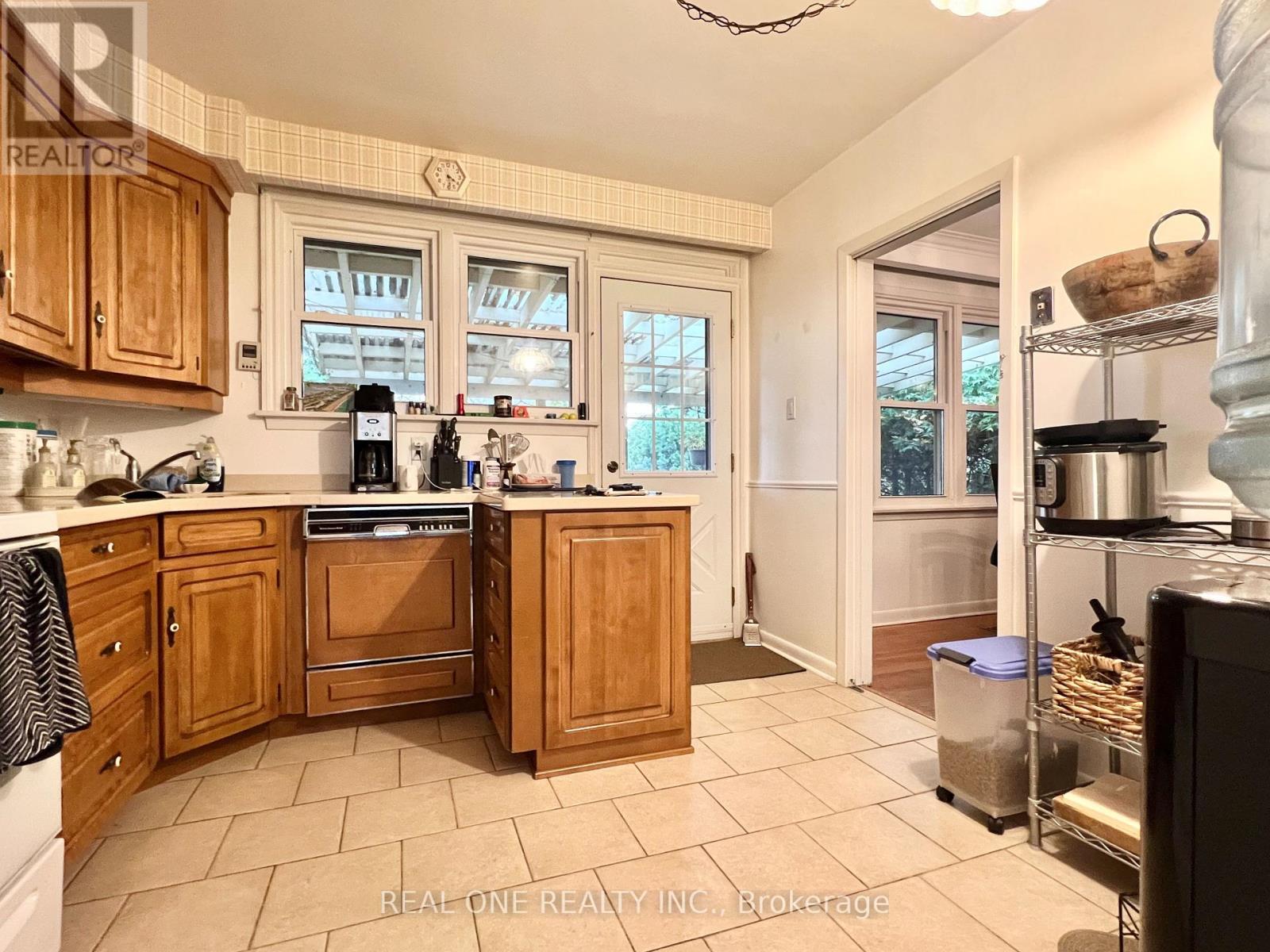 6 Fairhill Crescent, Toronto, Ontario  M3A 1N6 - Photo 7 - C12405412