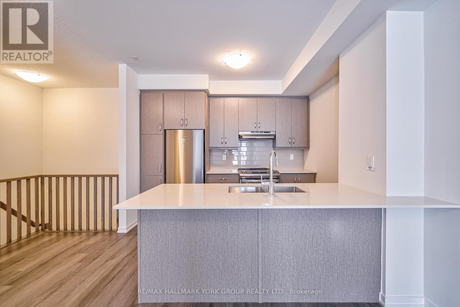 180 - 151 Honeycrisp Crescent, Vaughan, Ontario  L4K 0N7 - Photo 11 - N12405429