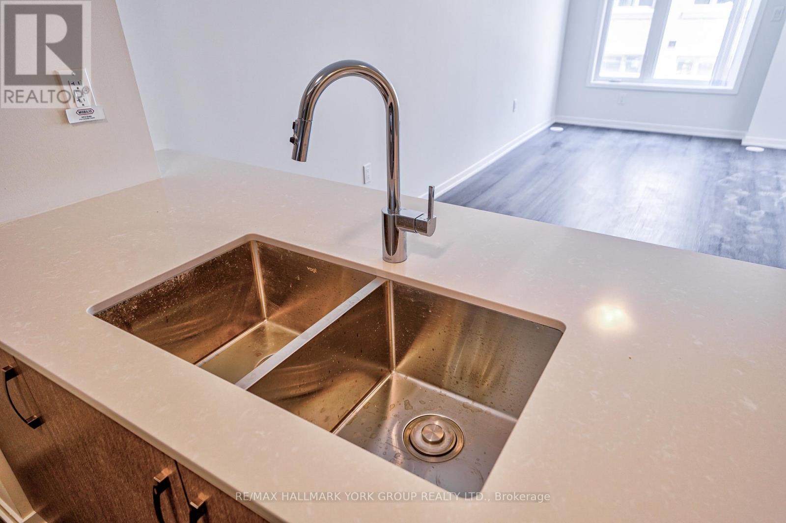 180 - 151 Honeycrisp Crescent, Vaughan, Ontario  L4K 0N7 - Photo 15 - N12405429