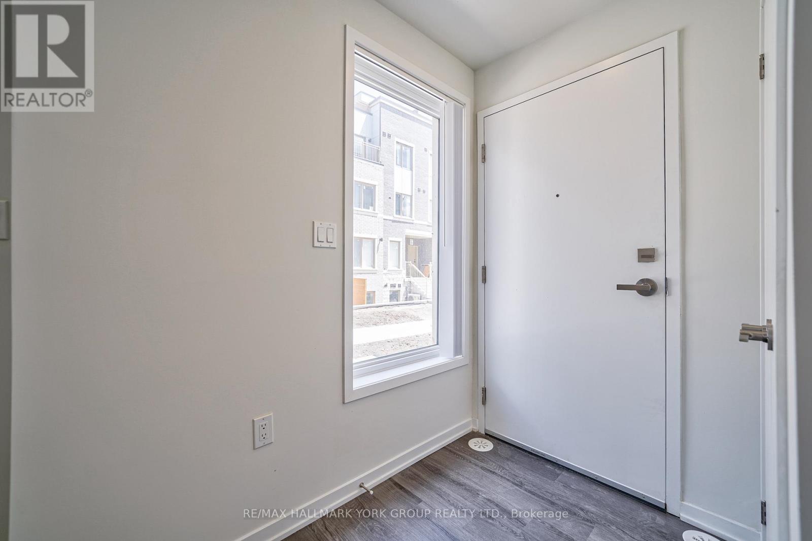 180 - 151 Honeycrisp Crescent, Vaughan, Ontario  L4K 0N7 - Photo 4 - N12405429