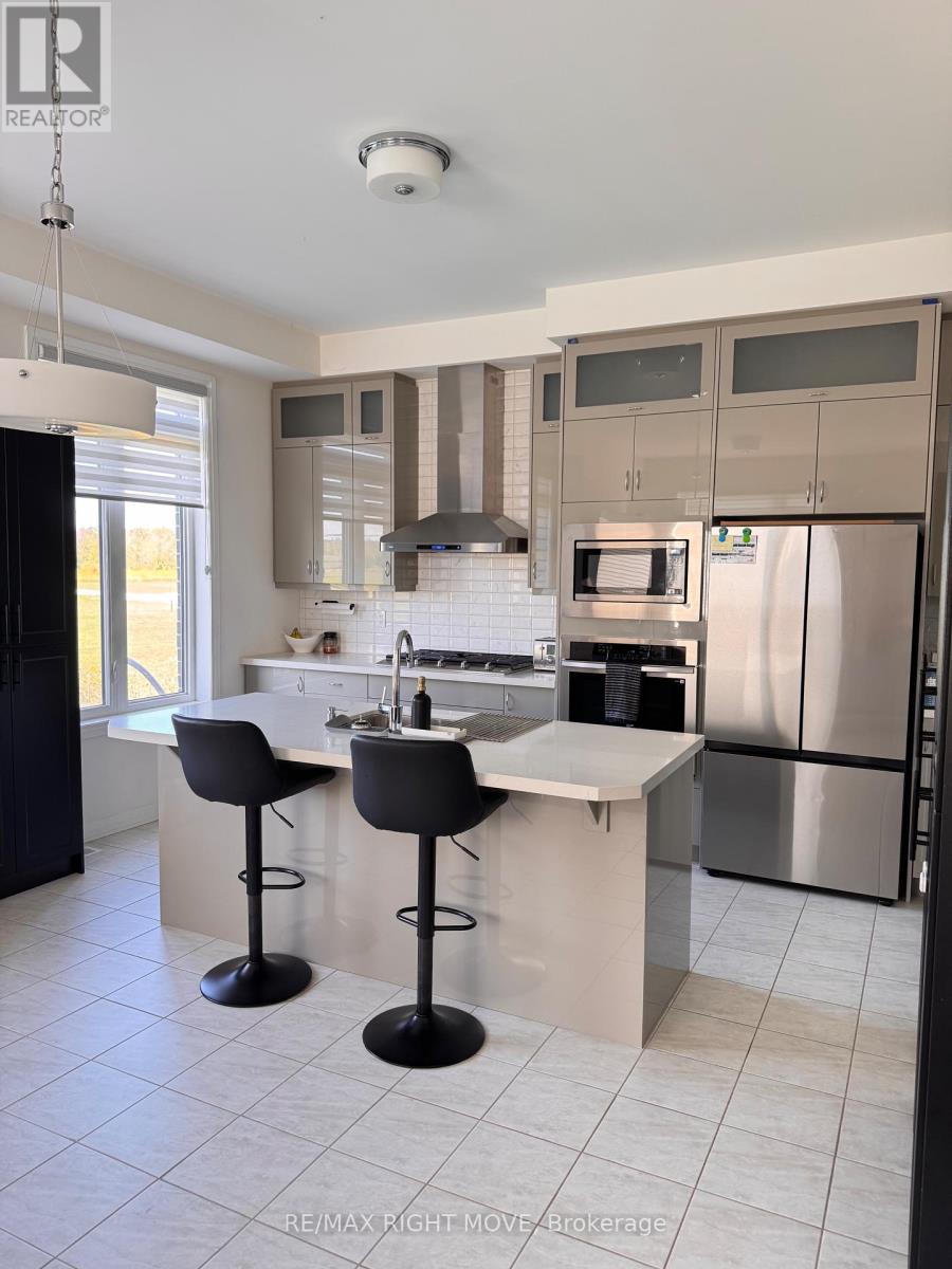 3701 Quayside Drive, Severn, Ontario  L3V 8M9 - Photo 3 - S12405434