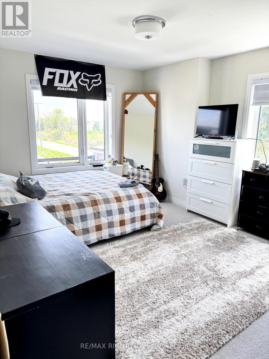 3701 Quayside Drive, Severn, Ontario  L3V 8M9 - Photo 8 - S12405434