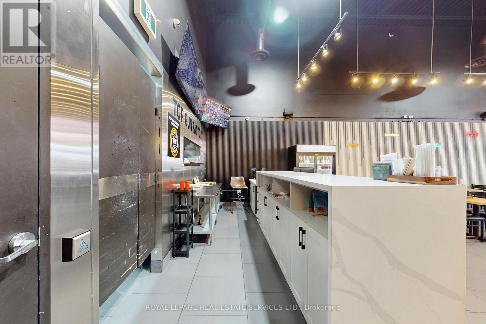 5955 Latimer Drive, Mississauga (East Credit), Ontario  L5V 0B7 - Photo 12 - W12405435