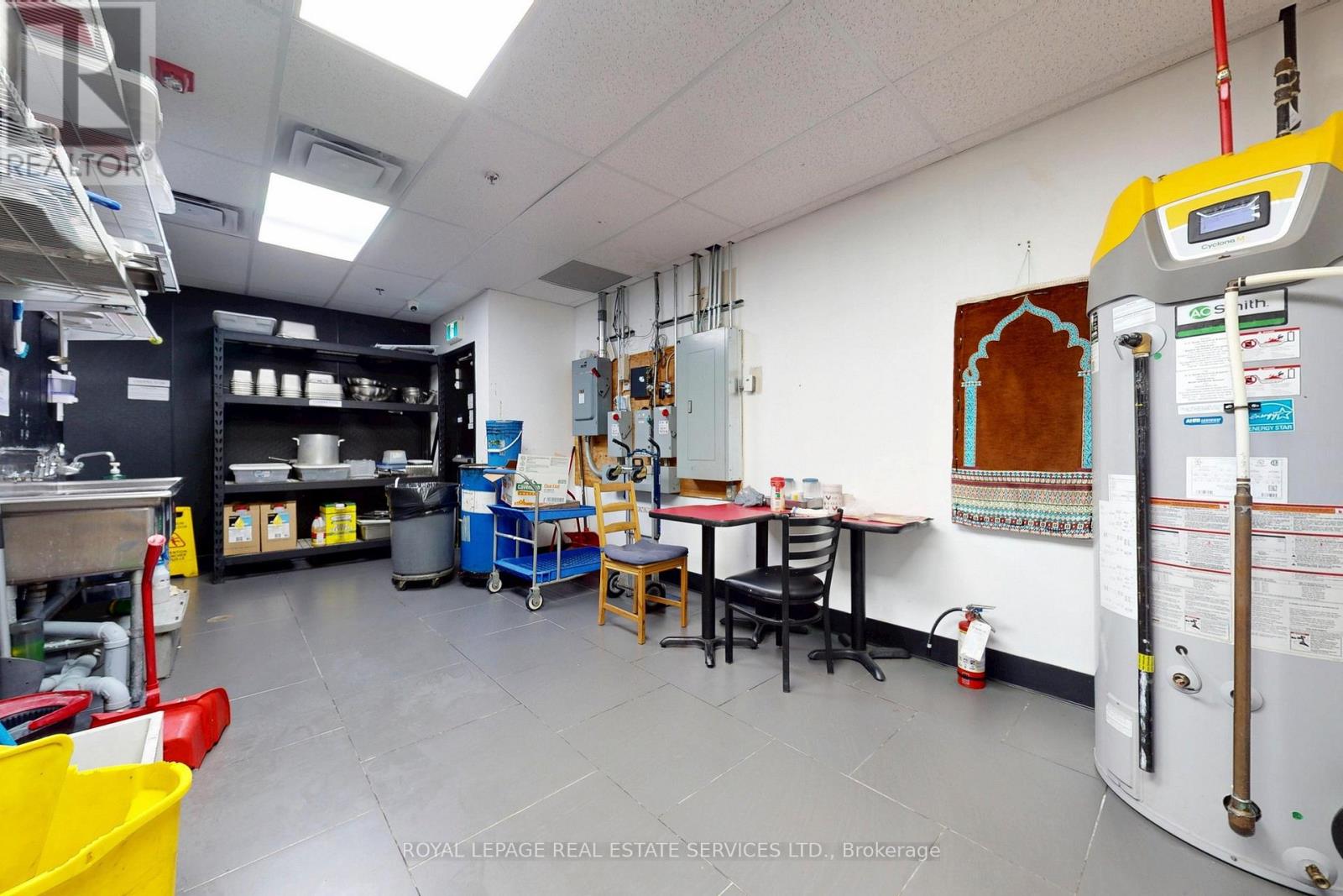 5955 Latimer Drive, Mississauga (East Credit), Ontario  L5V 0B7 - Photo 18 - W12405435