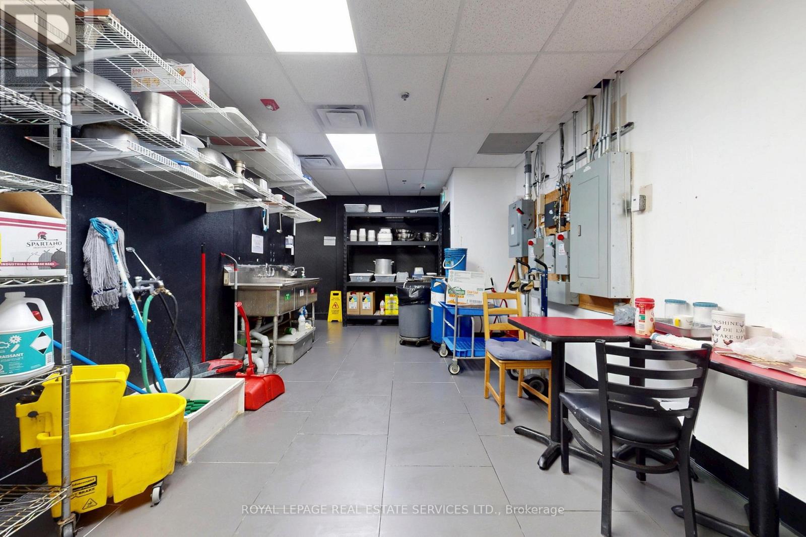 5955 Latimer Drive, Mississauga (East Credit), Ontario  L5V 0B7 - Photo 19 - W12405435