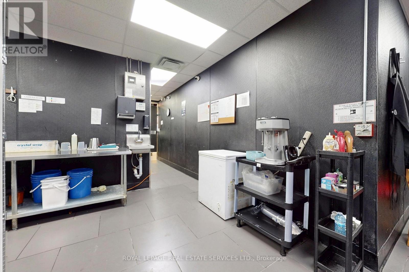 5955 Latimer Drive, Mississauga (East Credit), Ontario  L5V 0B7 - Photo 25 - W12405435