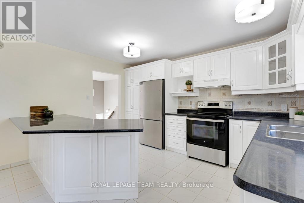 712 Hyndman Road, Edwardsburgh/cardinal, Ontario  K0E 1X0 - Photo 12 - X12405453