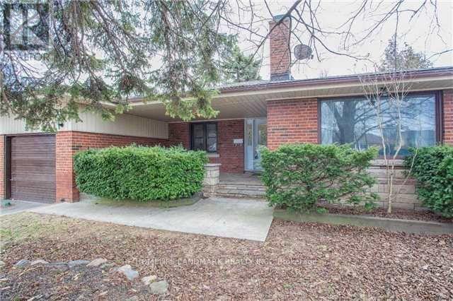 33 Farmcrest Drive, Toronto, Ontario  M1T 1B6 - Photo 2 - E12405448
