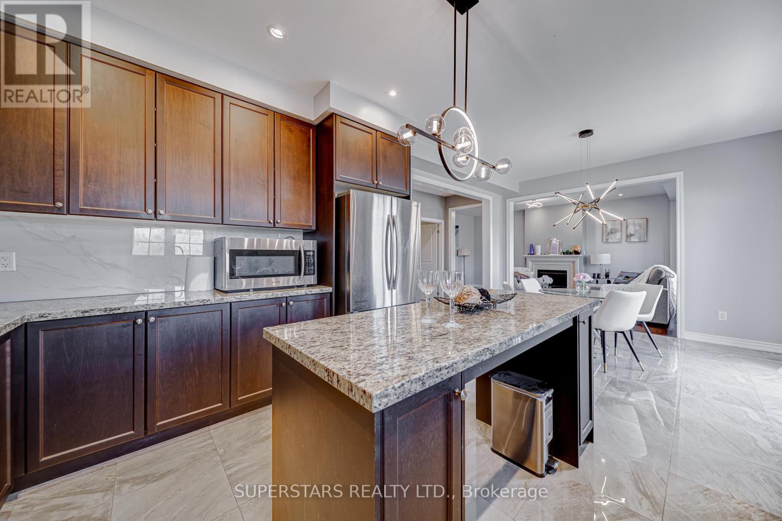 31 Roy Harper Avenue, Aurora, Ontario  L4G 0V4 - Photo 12 - N12405445