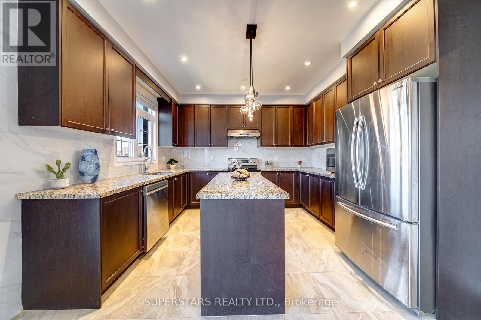 31 Roy Harper Avenue, Aurora, Ontario  L4G 0V4 - Photo 9 - N12405445