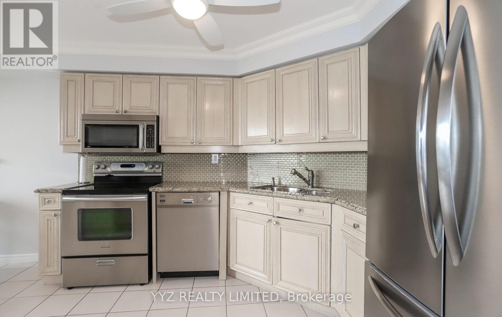 808 - 1 Clark Avenue W, Vaughan, Ontario  L4J 7Y6 - Photo 14 - N12405452