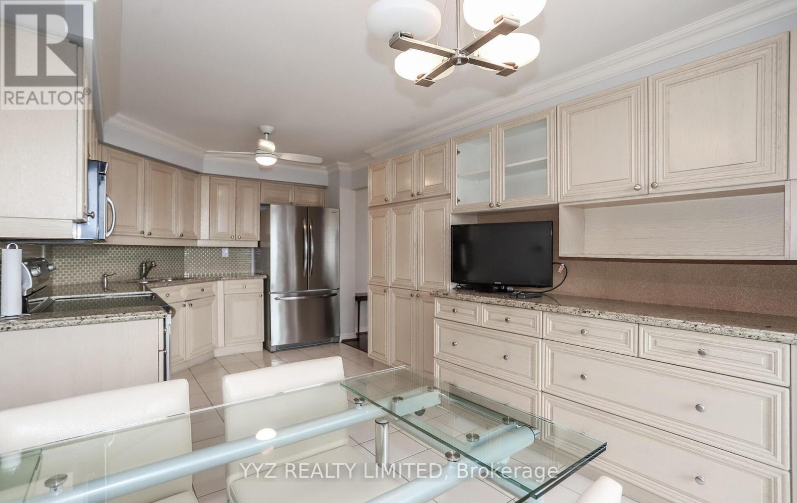 808 - 1 Clark Avenue W, Vaughan, Ontario  L4J 7Y6 - Photo 18 - N12405452