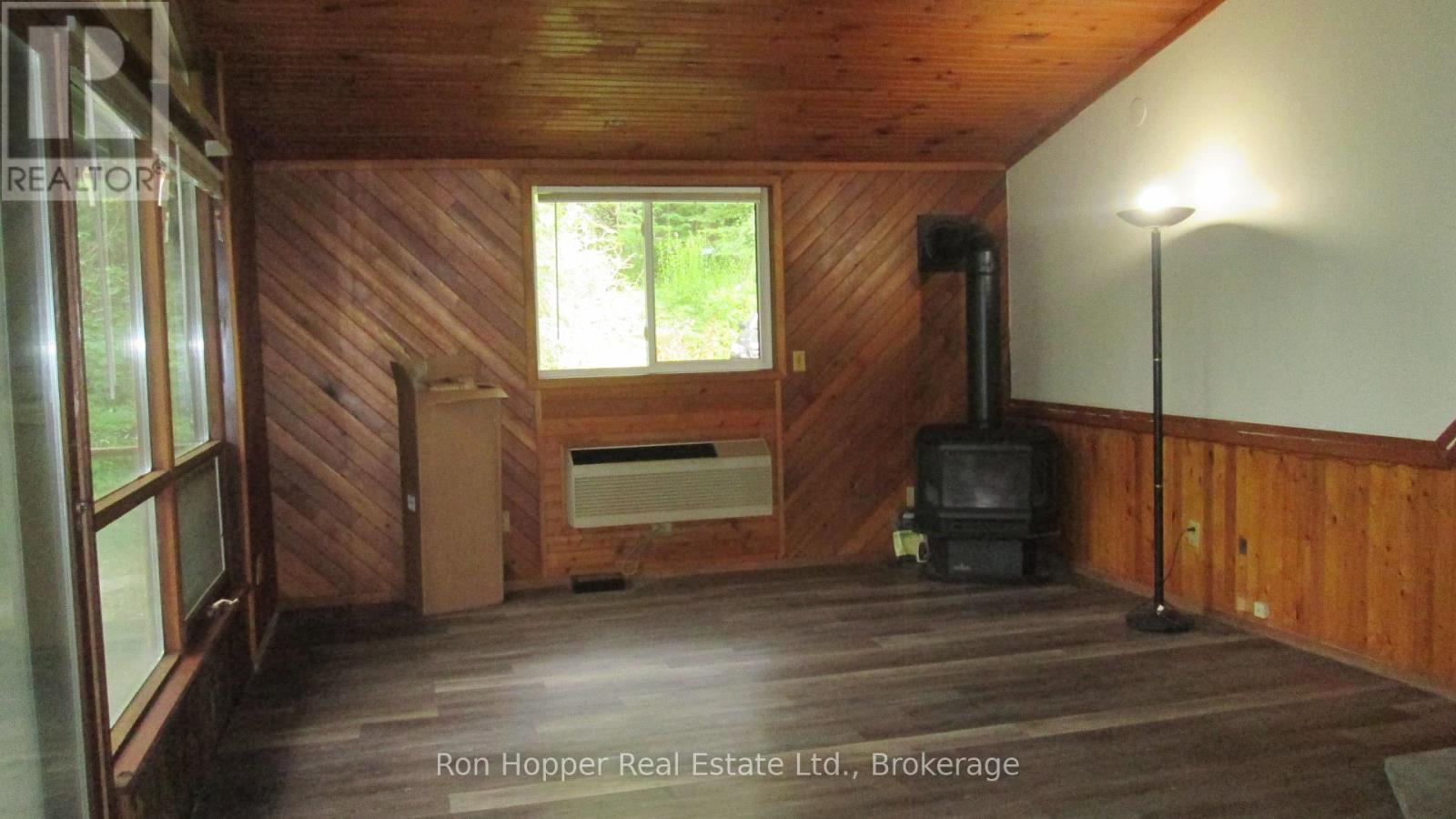 140 Sunset Beach Road, Meaford, Ontario  N0H 1B0 - Photo 10 - X12405490