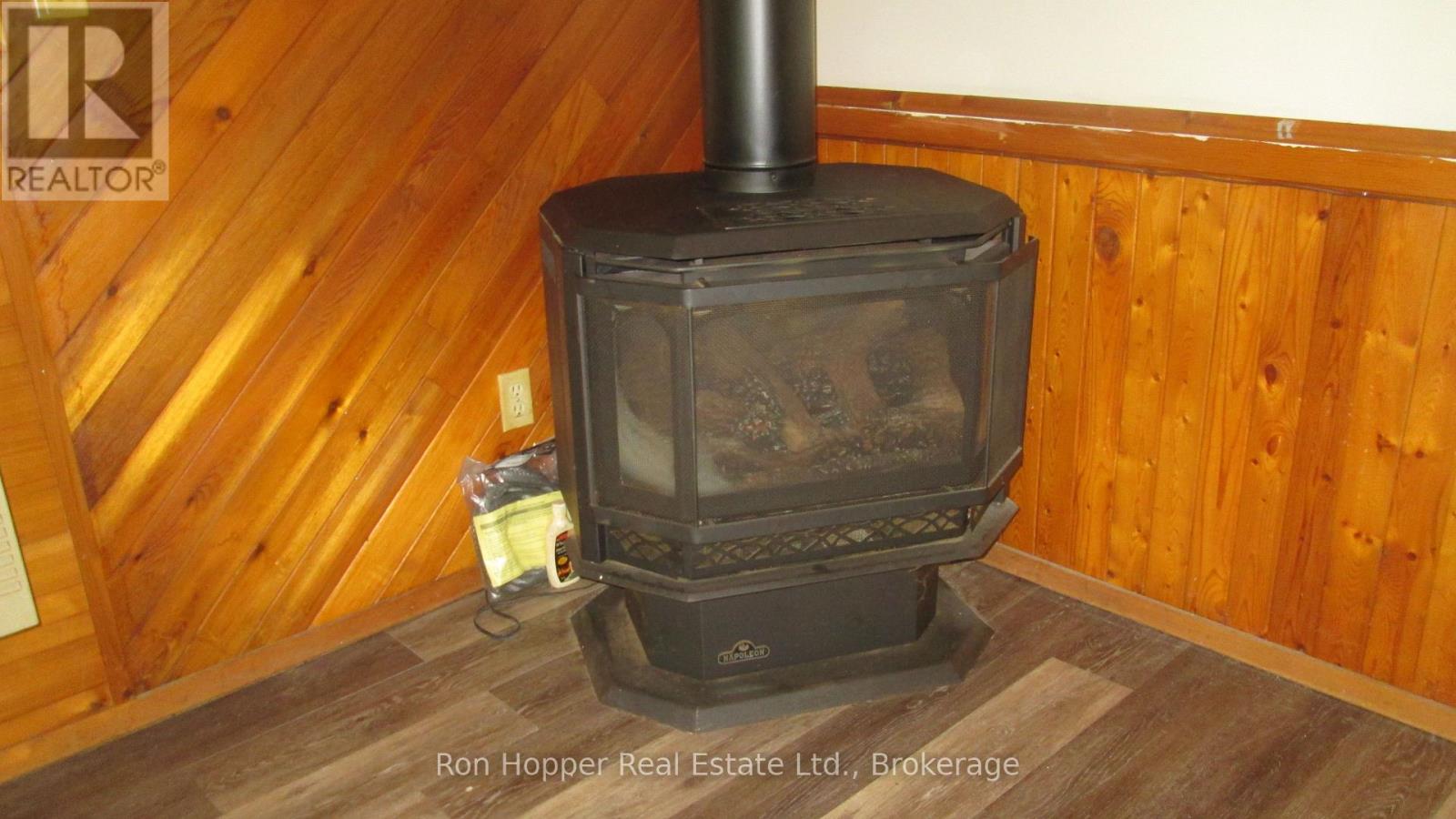 140 Sunset Beach Road, Meaford, Ontario  N0H 1B0 - Photo 13 - X12405490