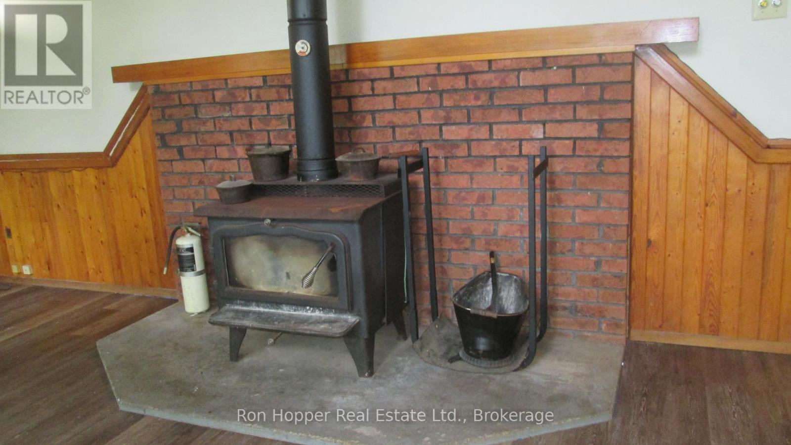 140 Sunset Beach Road, Meaford, Ontario  N0H 1B0 - Photo 15 - X12405490