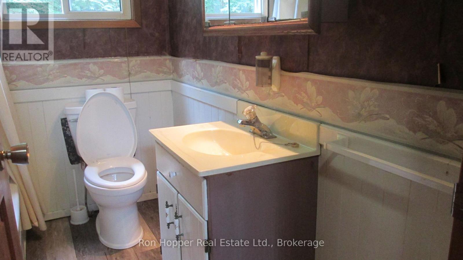 140 Sunset Beach Road, Meaford, Ontario  N0H 1B0 - Photo 16 - X12405490