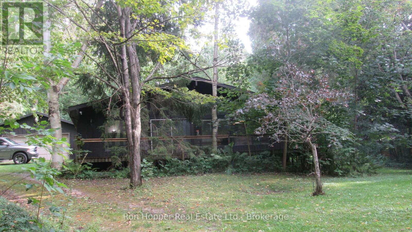 140 Sunset Beach Road, Meaford, Ontario  N0H 1B0 - Photo 2 - X12405490