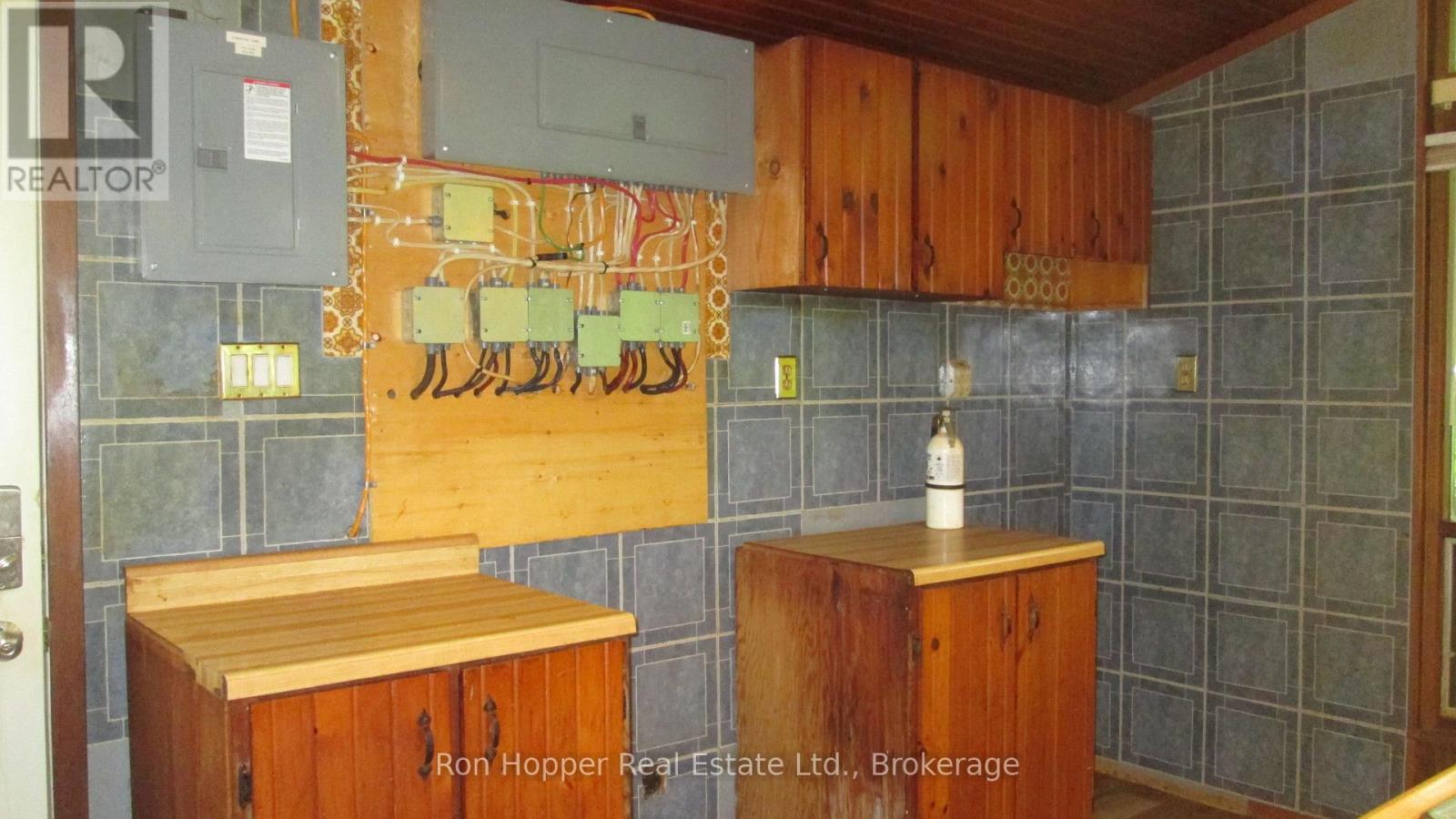 140 Sunset Beach Road, Meaford, Ontario  N0H 1B0 - Photo 8 - X12405490