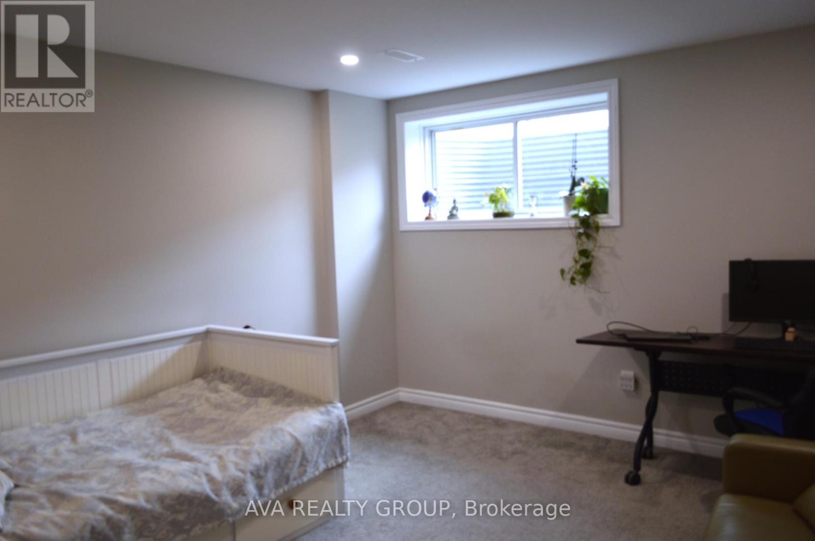 542 Triangle Street, Ottawa, Ontario  K2M 0M5 - Photo 13 - X12405478