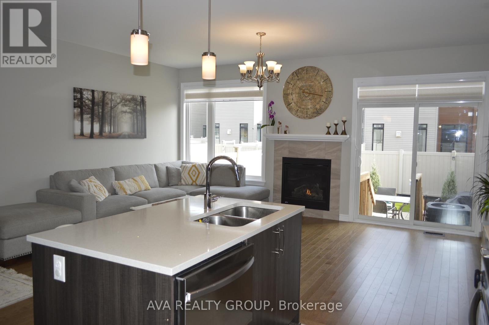 542 Triangle Street, Ottawa, Ontario  K2M 0M5 - Photo 3 - X12405478