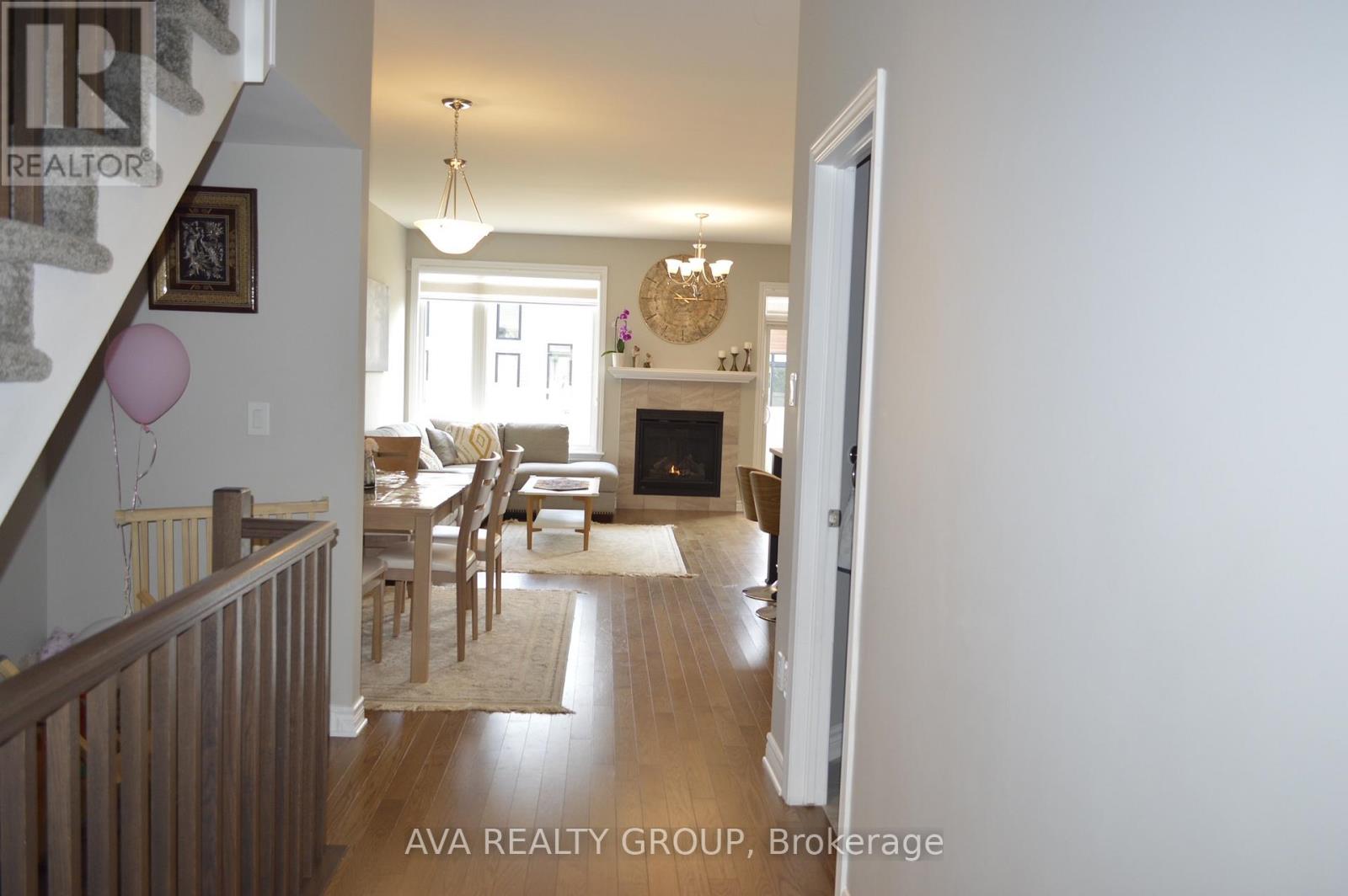 542 Triangle Street, Ottawa, Ontario  K2M 0M5 - Photo 4 - X12405478