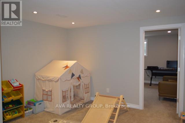 542 Triangle Street, Ottawa, Ontario  K2M 0M5 - Photo 5 - X12405478