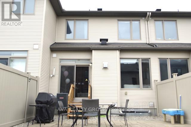 542 Triangle Street, Ottawa, Ontario  K2M 0M5 - Photo 8 - X12405478