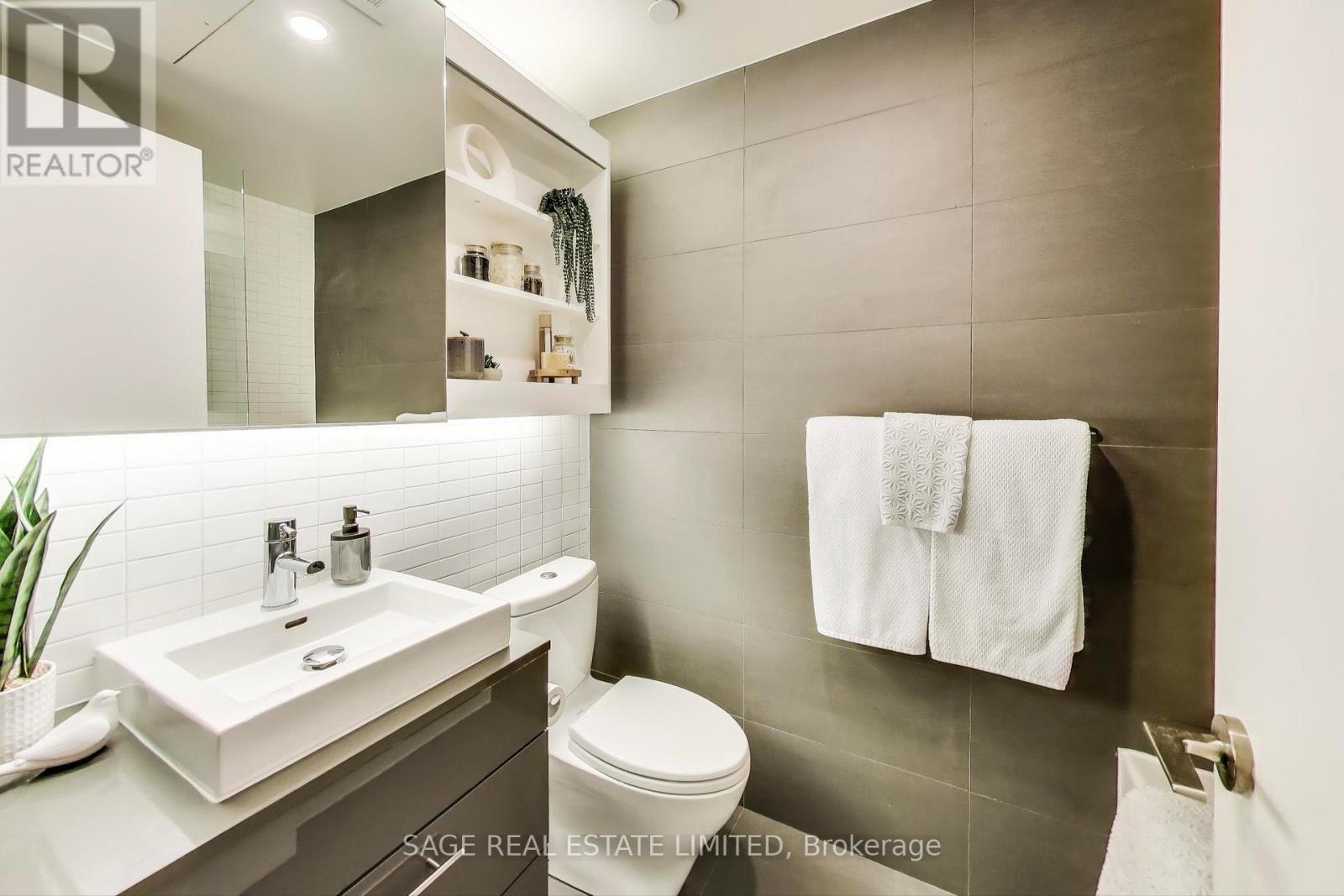 1124 - 32 Trolley Crescent, Toronto, Ontario  M5A 0E8 - Photo 16 - C12405499