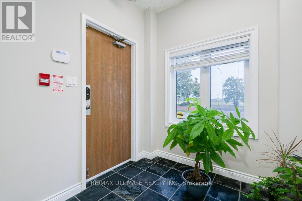 201 - 345 Renfrew Drive, Markham (Buttonville), Ontario  L3R 9S9 - Photo 3 - N12405476