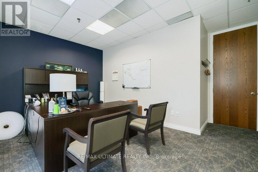 201 - 345 Renfrew Drive, Markham (Buttonville), Ontario  L3R 9S9 - Photo 8 - N12405476