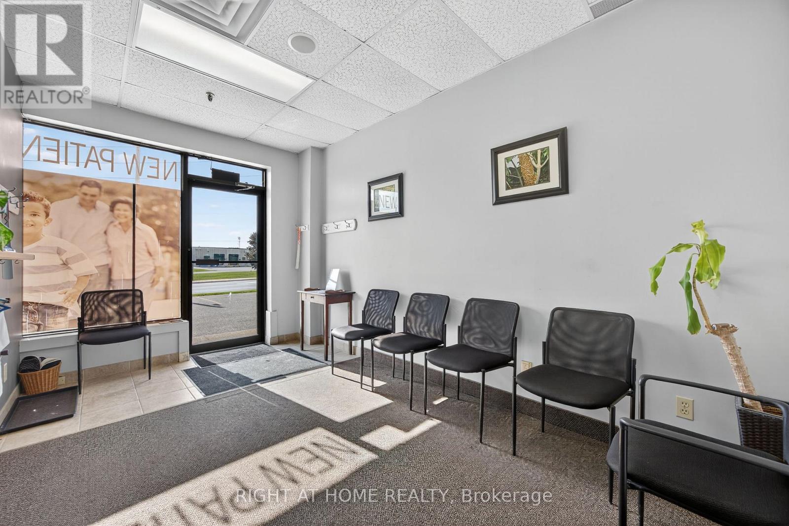 7 - 5 Bell Farm Road, Barrie, Ontario  L4M 6E4 - Photo 6 - S12405470