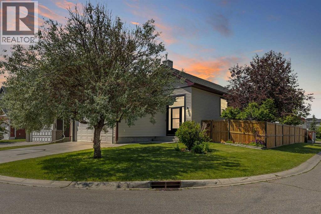 4 Martha's Meadow Place Ne, Calgary, Alberta  T3J 4H6 - Photo 1 - A2238279