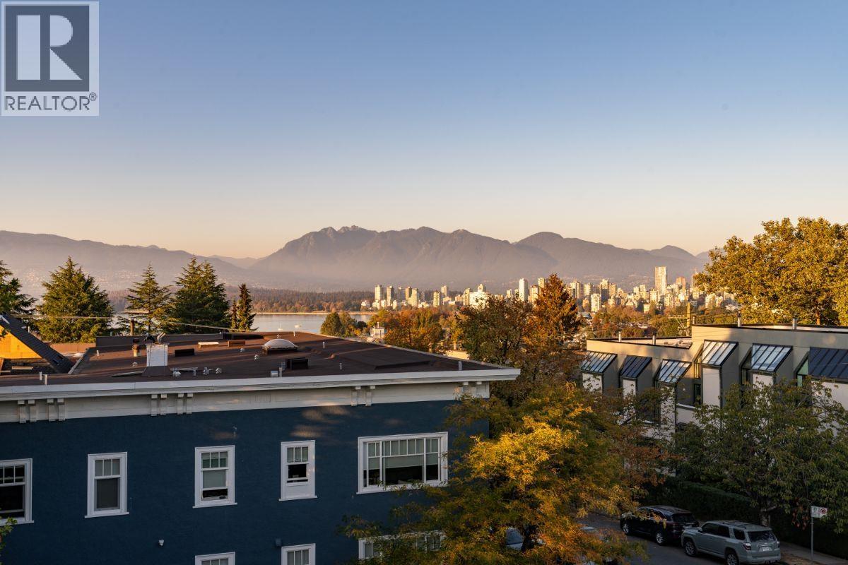 402 2216 W 3RD AVENUE, Vancouver, British Columbia
