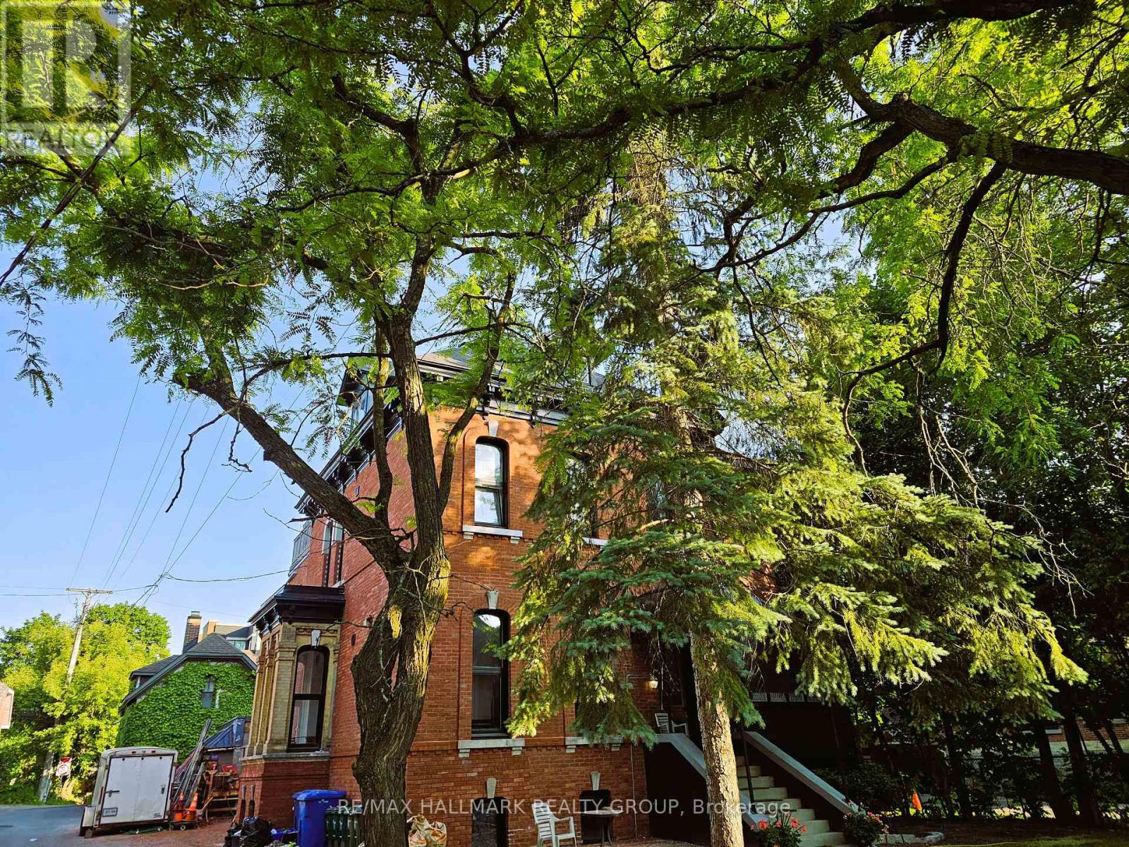 460 Wilbrod Street, Ottawa, Ontario  K1N 6M8 - Photo 2 - X12405504