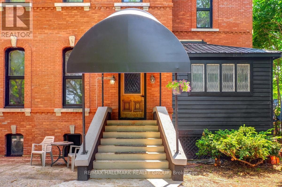 460 Wilbrod Street, Ottawa, Ontario  K1N 6M8 - Photo 3 - X12405504