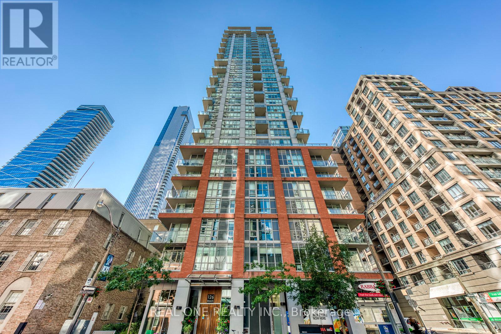 2007 - 126 Simcoe Street, Toronto, Ontario  M5H 4E6 - Photo 1 - C12373206