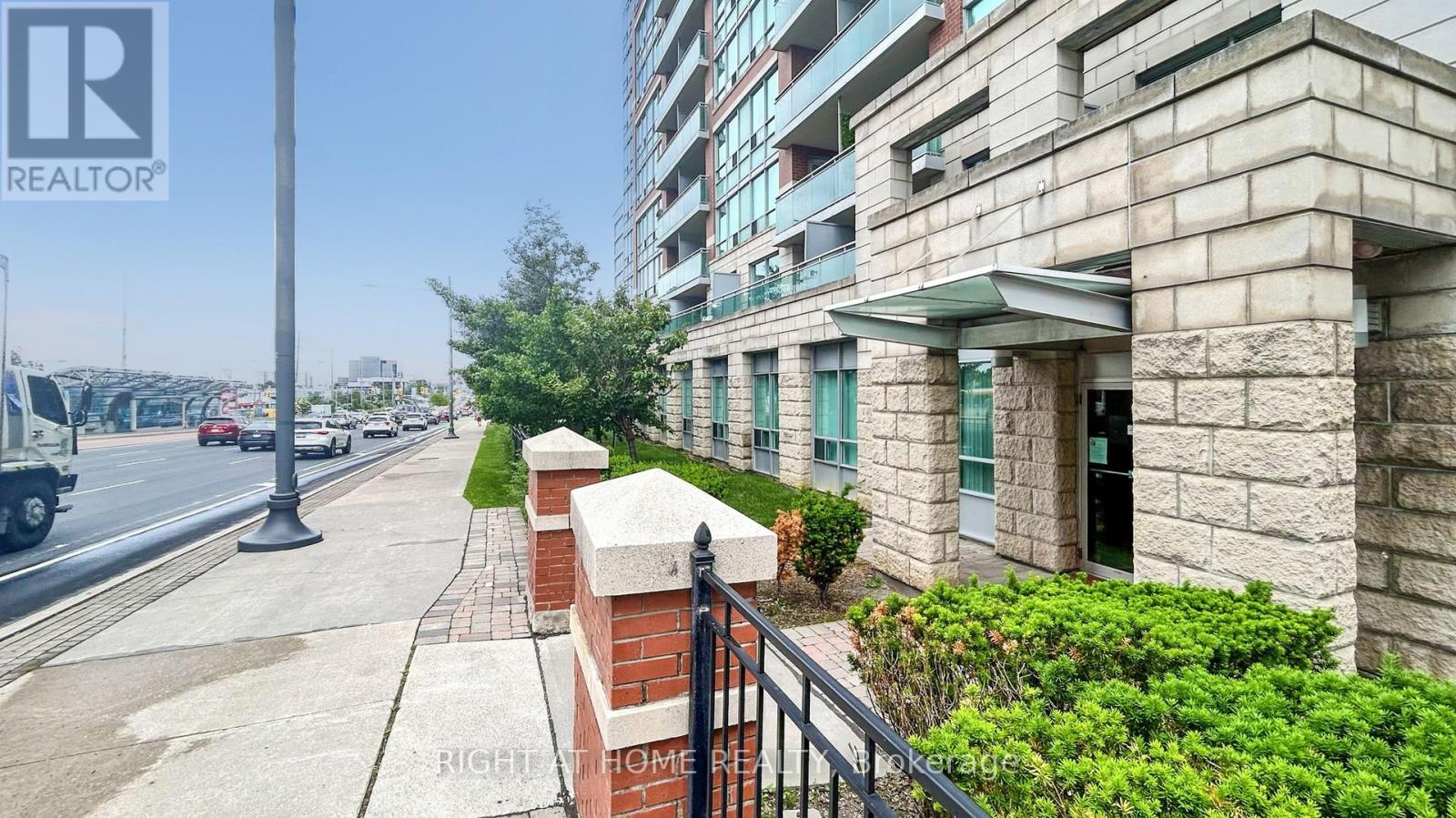 622 - 48 Suncrest Boulevard, Markham, Ontario  L3T 7Y5 - Photo 38 - N12269376