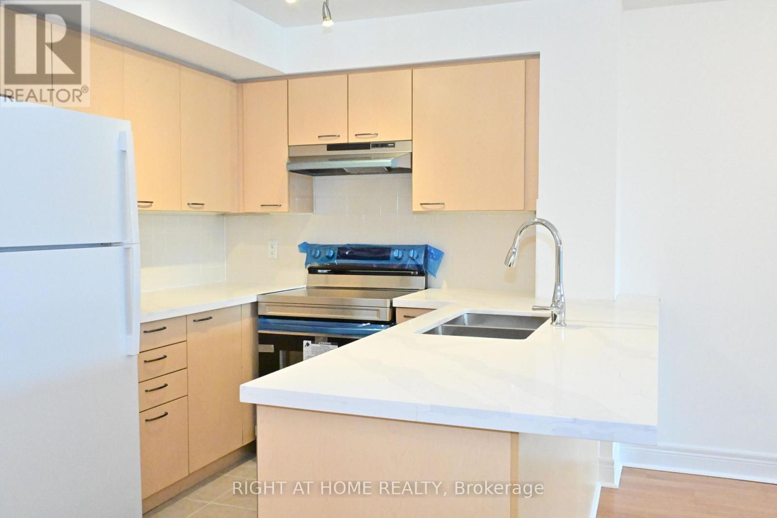 622 - 48 Suncrest Boulevard, Markham, Ontario  L3T 7Y5 - Photo 11 - N12269376