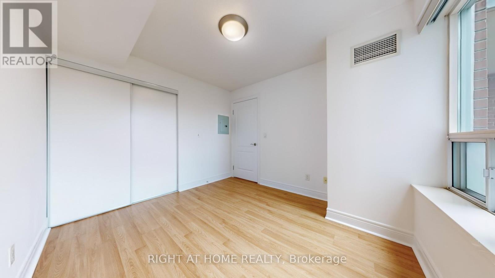 622 - 48 Suncrest Boulevard, Markham, Ontario  L3T 7Y5 - Photo 19 - N12269376