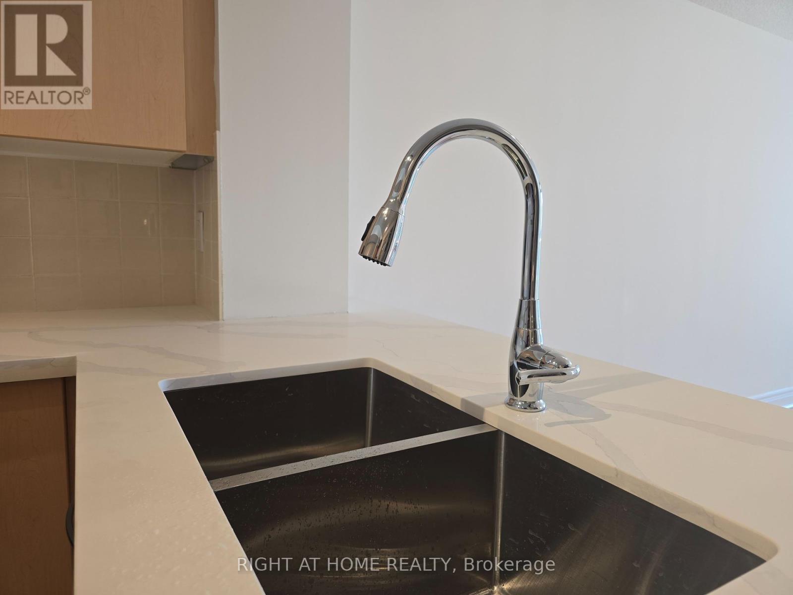 622 - 48 Suncrest Boulevard, Markham, Ontario  L3T 7Y5 - Photo 13 - N12269376