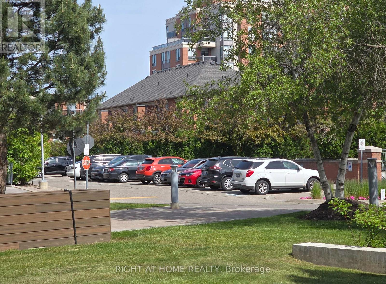 622 - 48 Suncrest Boulevard, Markham, Ontario  L3T 7Y5 - Photo 39 - N12269376