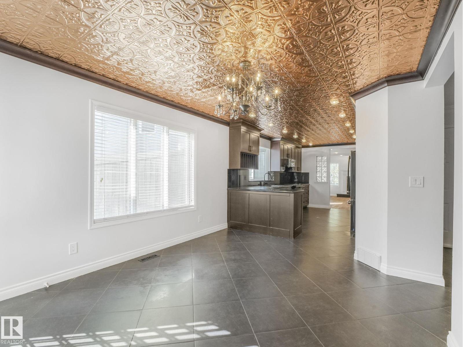 436 Olsen Cl Nw, Edmonton, Alberta  T6R 1L1 - Photo 4 - E4457912