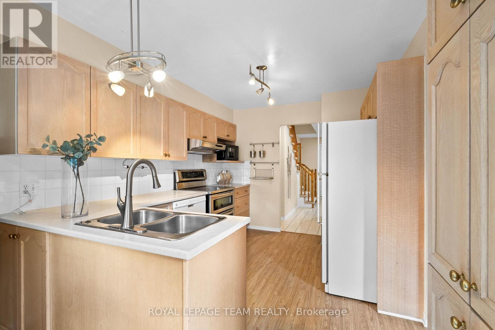 16 Baton Court, Ottawa, Ontario  K2L 4C8 - Photo 10 - X12405538
