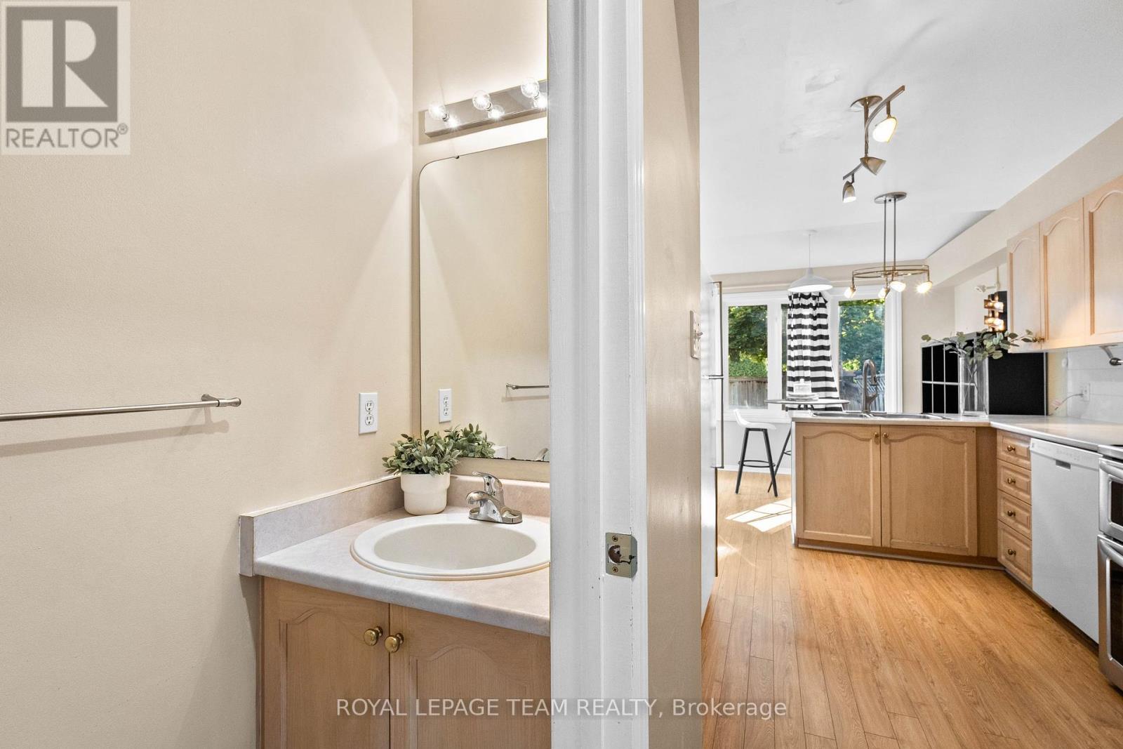 16 Baton Court, Ottawa, Ontario  K2L 4C8 - Photo 12 - X12405538