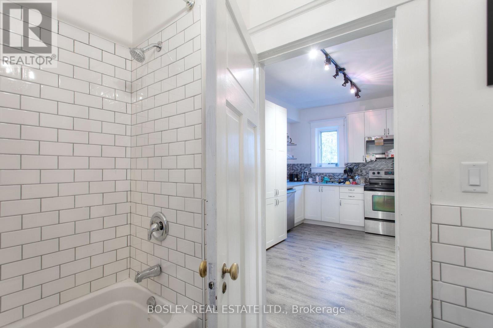357 Roehampton Avenue, Toronto, Ontario  M4P 1S3 - Photo 14 - C12405522