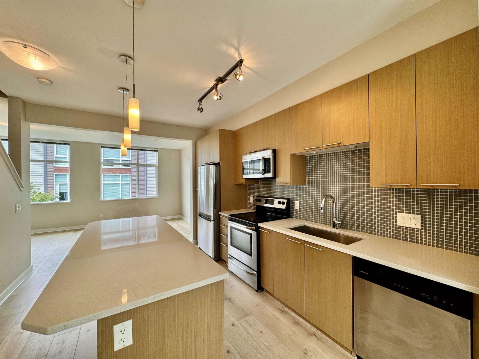 103 16222 23a Avenue, Surrey, British Columbia  V3Z 6P4 - Photo 5 - R3048268